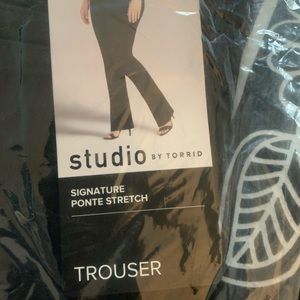 Torrid 28R brand new trousers